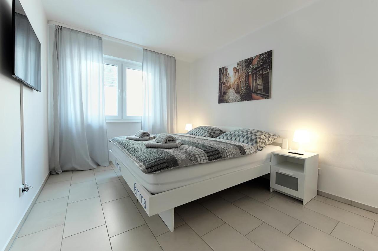 Modern Wohnen I Smart Tv I Terrasse I 2X Parkplatz I 2 Schlafzimmer I 6 Schlafplaetze Bad Oeynhausen Kültér fotó