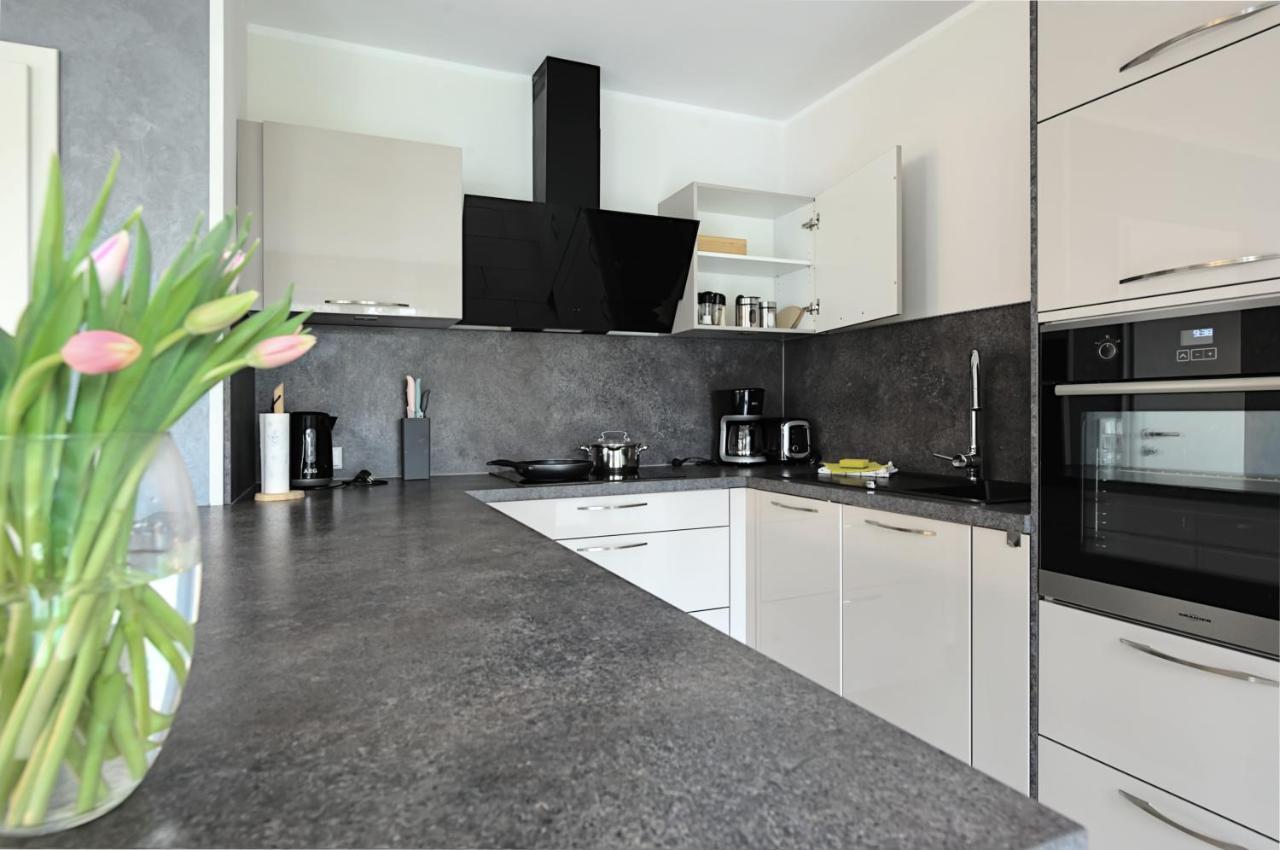 Modern Wohnen I Smart Tv I Terrasse I 2X Parkplatz I 2 Schlafzimmer I 6 Schlafplaetze Bad Oeynhausen Kültér fotó
